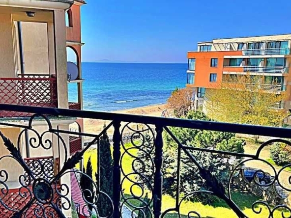 Двустаен апартамент в к.к. Елените - 71 кв.м за 1099 €/кв.м - Снимка #1