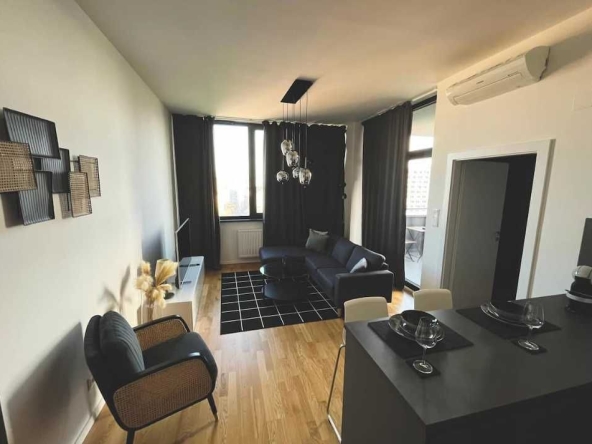 Дава се под наем Двустаен апартамент в Пловдив, Център - 64 кв.м за 255 € - Снимка #1