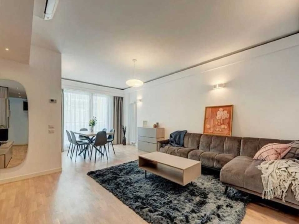 Дава се под наем Тристаен апартамент в Пловдив, Център - 88 кв.м за 290.7 € - Снимка #1