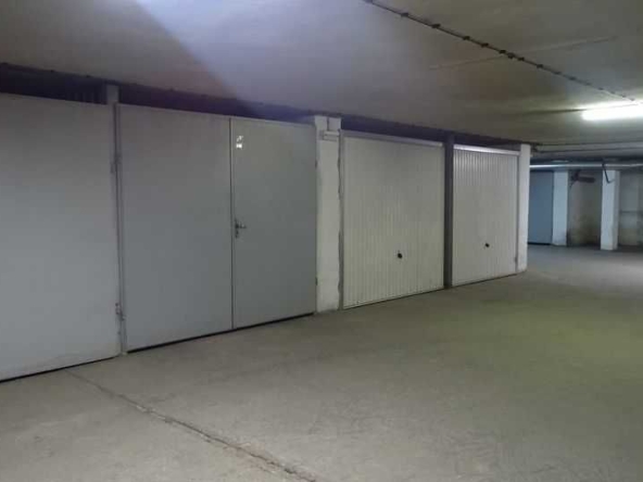 Дава се под наем Гараж / Паркомясто в Пловдив, Център - 18 кв.м за 91.8 € - Снимка #1