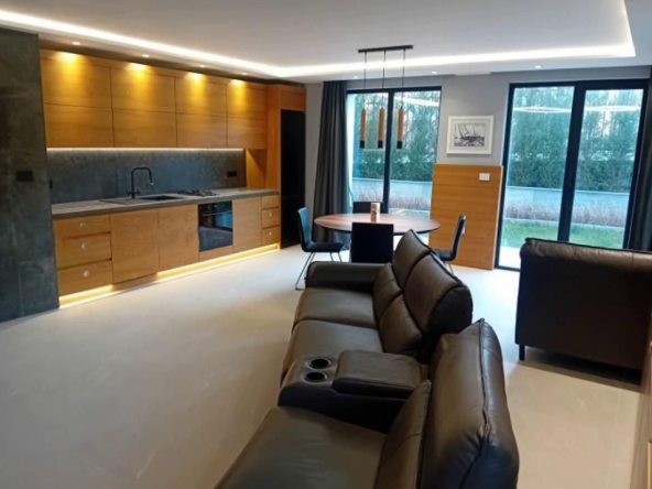 Дава се под наем Тристаен апартамент в София, Витоша - 115 кв.м за 970 € - Снимка #1