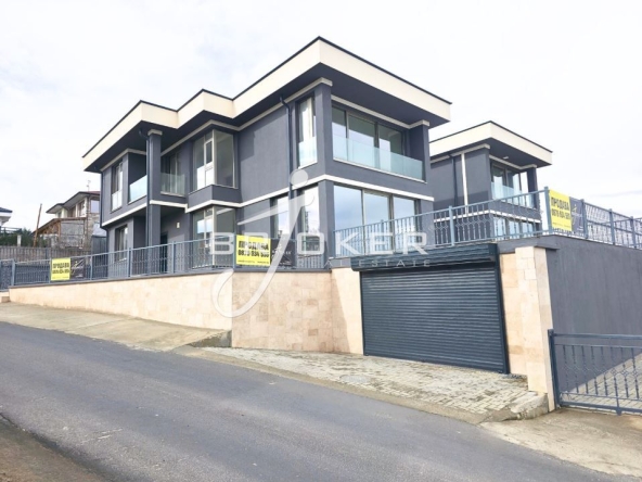 Къща в Кърджали, Възрожденци - 330 кв.м за 541 €/кв.м - Снимка #1