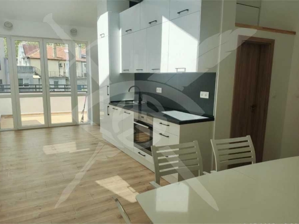 Дава се под наем Четиристаен апартамент в Варна, Център - 120 кв.м за 1000 € - Снимка #1