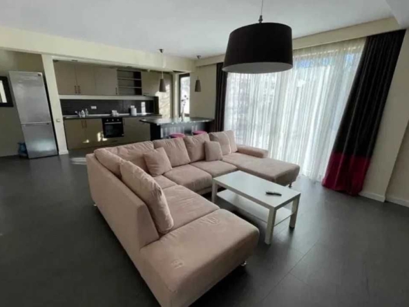 Дава се под наем Тристаен апартамент в Пловдив, Старият град - 78 кв.м за 229.5 € - Снимка #1