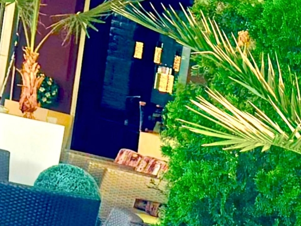 Дава се под наем Заведение в Благоевград, Идеален център - 85 кв.м за 2000 € - Снимка #1