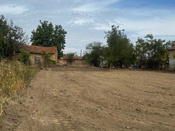 Парцел в с. Горна Митрополия, Област Плевен - 1211 кв.м за 13 €/кв.м - Снимка #1