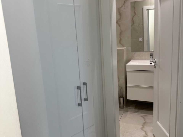 Дава се под наем Тристаен апартамент в София, Витоша - 120 кв.м за 1000 € - Снимка #1