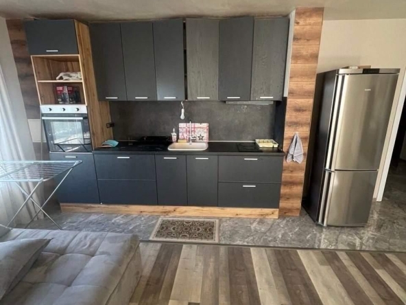 Дава се под наем Четиристаен апартамент в Пловдив, Южен - 153 кв.м за 700 € - Снимка #1