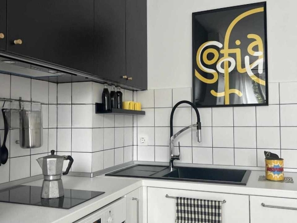 Дава се под наем Двустаен апартамент в София, Център - 54 кв.м за 714 € - Снимка #1