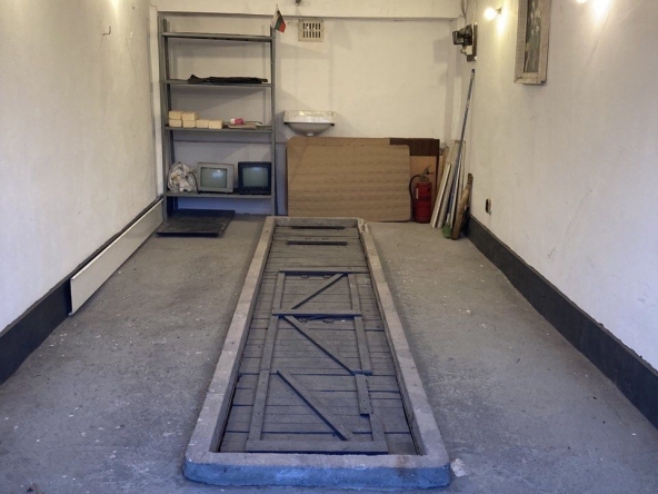 Дава се под наем Гараж / Паркомясто в Русе, Алеи Възраждане - 21 кв.м за 86.7 € - Снимка #1