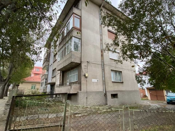 Тристаен апартамент в Айтос - 100 кв.м за 1000 €/кв.м - Снимка #1