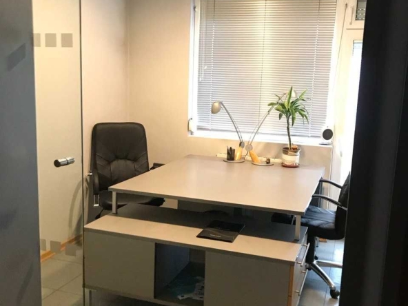 Дава се под наем Офис в София, Център - 70 кв.м за 230 € - Снимка #1