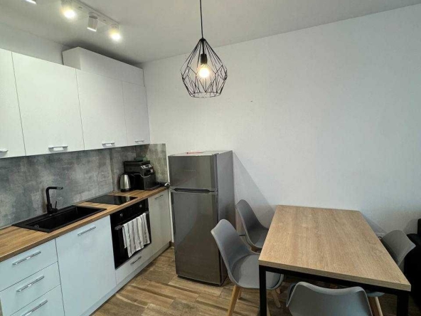 Дава се под наем Двустаен апартамент в Варна, Цветен квартал - 60 кв.м за 800 € - Снимка #1