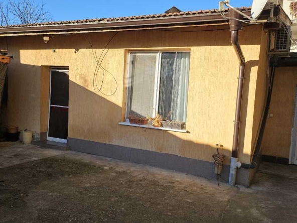 Дава се под наем Двустаен апартамент в София, Бенковски - 50 кв.м за 357 € - Снимка #1