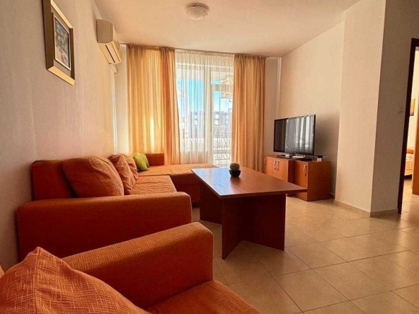 Дава се под наем Тристаен апартамент в к.к. Слънчев бряг - 90 кв.м за 350 € - Снимка #1