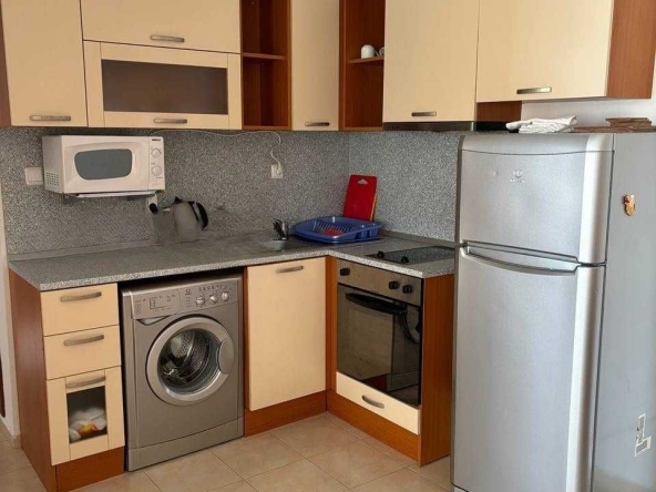 Дава се под наем Тристаен апартамент в к.к. Слънчев бряг - 90 кв.м за 350 € - Снимка #1