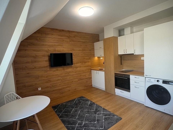 Дава се под наем Едностаен апартамент в Лясковец - 22 кв.м за 204 € - Снимка #1