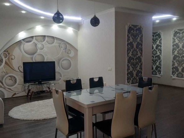 Дава се под наем Двустаен апартамент в София, Витоша - 68 кв.м за 450 € - Снимка #1