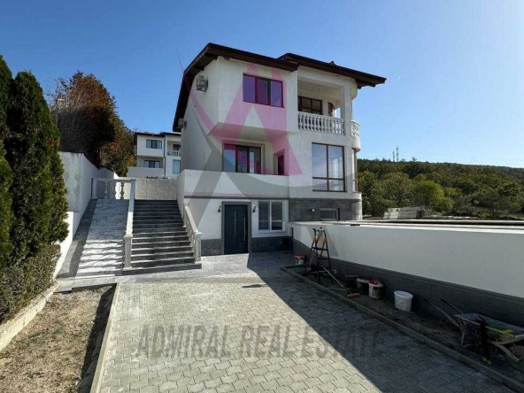 Къща в Варна, Левски - 300 кв.м за 1250 €/кв.м - Снимка #1