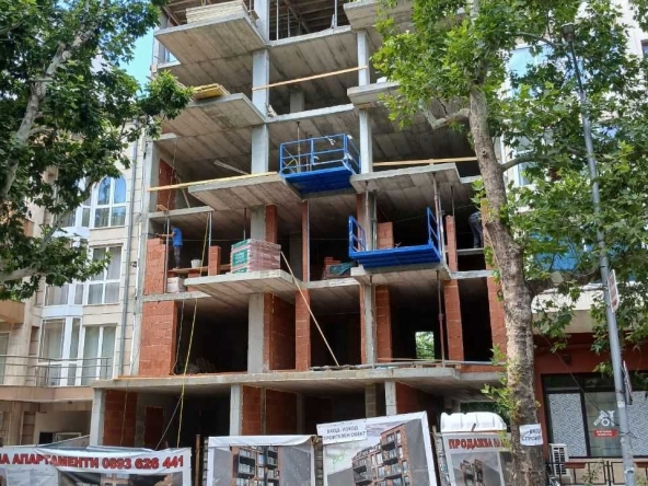 Тристаен апартамент в Благоевград, Еленово 2 - 76 кв.м за 1145 €/кв.м - Снимка #1