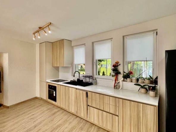 Дава се под наем Тристаен апартамент в София, Витоша - 140 кв.м за 1249.5 € - Снимка #1