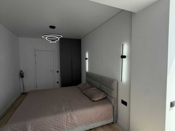 Дава се под наем Тристаен апартамент в София, Студентски град - 89 кв.м за 550 € - Снимка #1