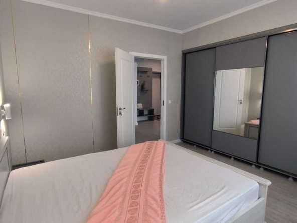 Дава се под наем Двустаен апартамент в София, Изгрев - 55 кв.м за 350 € - Снимка #1