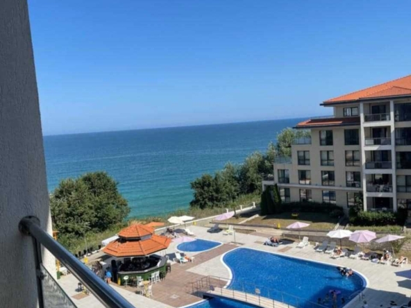 Двустаен апартамент в Бяла - 100 кв.м за 1000 €/кв.м - Снимка #1