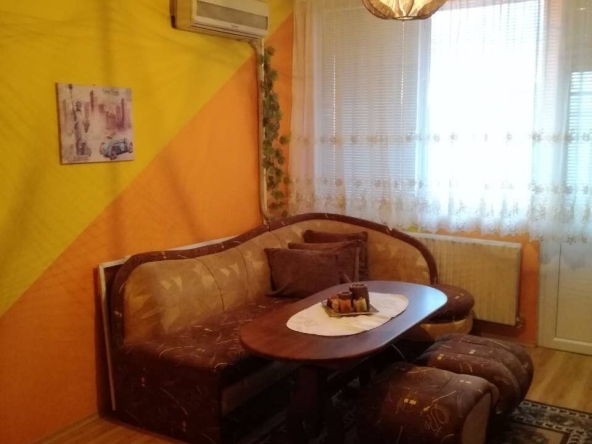 Дава се под наем Тристаен апартамент в Сливен, Сини камъни - 64 кв.м за 204 € - Снимка #1