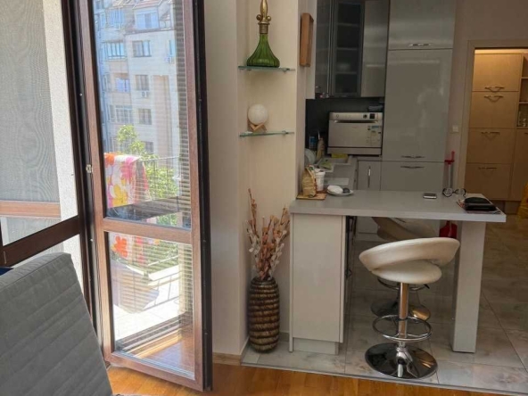 Дава се под наем Двустаен апартамент в Варна, Базар Левски - 65 кв.м за 510 € - Снимка #1