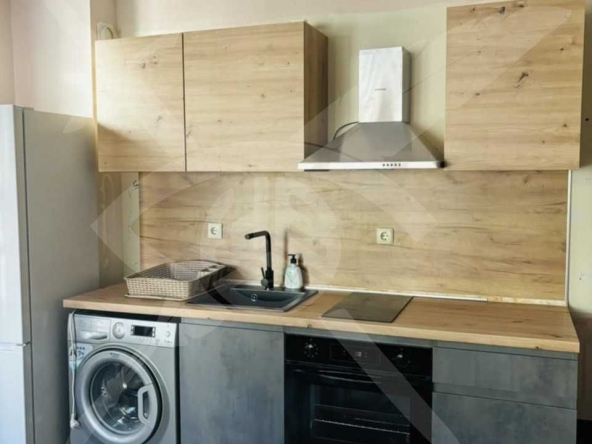 Тристаен апартамент в Варна, Център - 78 кв.м за 11 €/кв.м - Снимка #1