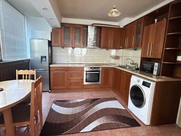 Дава се под наем Тристаен апартамент в Велико Търново, Бузлуджа - 70 кв.м за 306 € - Снимка #1