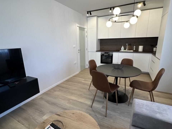 Дава се под наем Двустаен апартамент в Велико Търново, Център - 65 кв.м за 280.5 € - Снимка #1