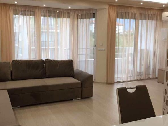 Дава се под наем Тристаен апартамент в София, Хиподрума - 130 кв.м за 1019.49 € - Снимка #1