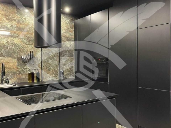 Дава се под наем Тристаен апартамент в Варна, Галата - 122 кв.м за 1100 € - Снимка #1