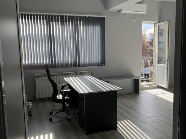 Дава се под наем Офис в Велико Търново, Център - 26 кв.м за 204 € - Снимка #1