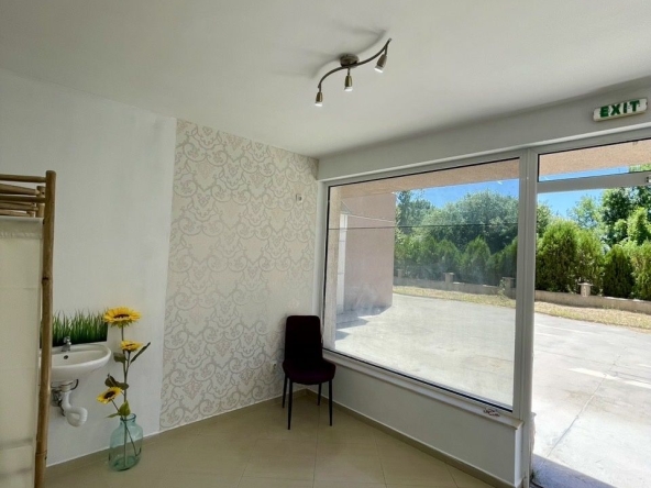 Дава се под наем Офис в Перник, Изток - 30 кв.м за 204 € - Снимка #1