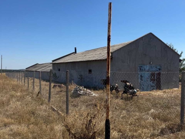 Склад в с. Мандра, Област Хасково - 921 кв.м за 37 €/кв.м - Снимка #1