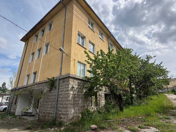 Дава се под наем Промишлена сграда в Брацигово - 1000 кв.м за 1495.83 € - Снимка #1