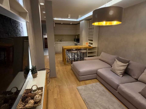 Дава се под наем Тристаен апартамент в София, Изток - 90 кв.м за 1196.97 € - Снимка #1