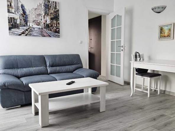 Дава се под наем Двустаен апартамент в София, Център - 67 кв.м за 847.62 € - Снимка #1