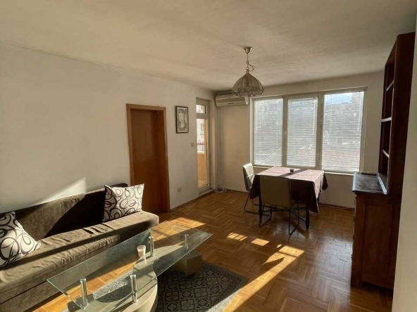Дава се под наем Тристаен апартамент в София, Красно село - 70 кв.м за 677.79 € - Снимка #1