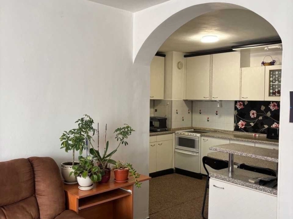 Дава се под наем Двустаен апартамент в София, Оборище - 64 кв.м за 518.67 € - Снимка #1