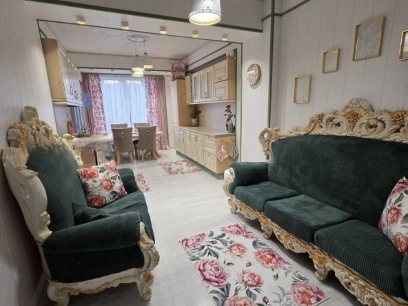 Дава се под наем Тристаен апартамент в София, Център - 80 кв.м за 767.55 € - Снимка #1