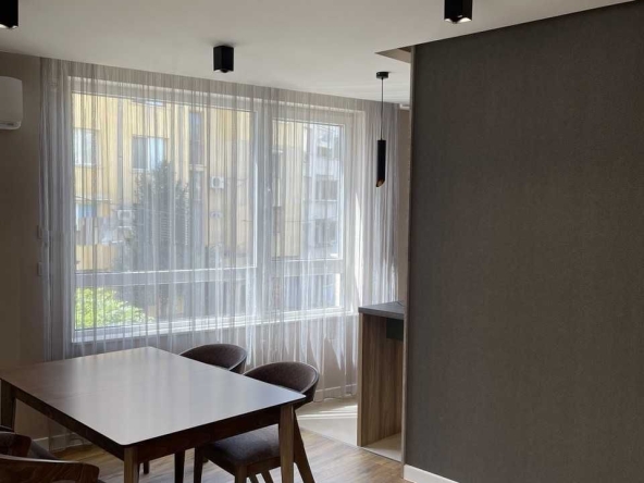 Дава се под наем Тристаен апартамент в София, Витоша - 125 кв.м за 850 € - Снимка #1