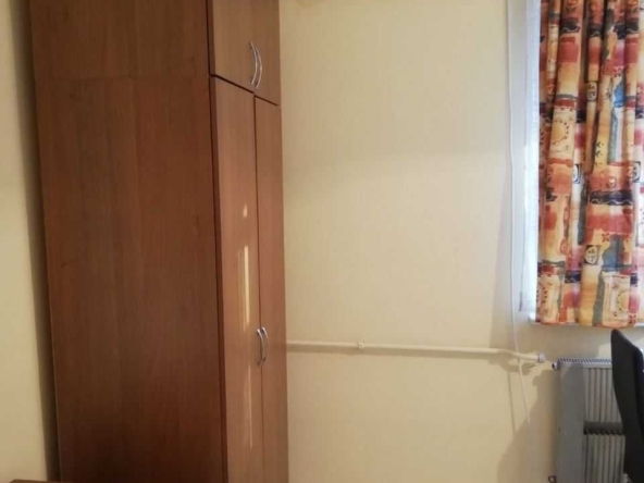 Дава се под наем Едностаен апартамент в Пловдив, Кършияка - 45 кв.м за 215 € - Снимка #1