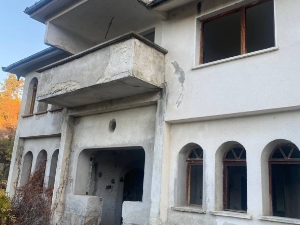Къща в с. Петърница, Област Плевен - 302 кв.м за 56 €/кв.м - Снимка #1
