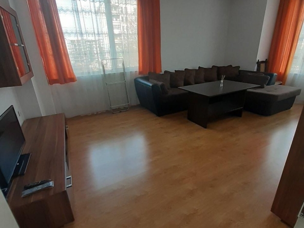 Дава се под наем Двустаен апартамент в Пловдив, Кючук Париж - 60 кв.м за 300 € - Снимка #1