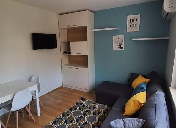 Дава се под наем Двустаен апартамент в Варна, Бриз - 50 кв.м за 648.21 € - Снимка #1