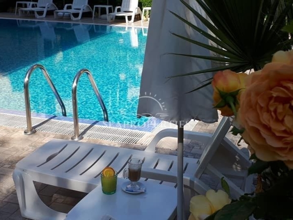 Дава се под наем Тристаен апартамент в Варна, м-т Евксиноград - 65 кв.м за 900 € - Снимка #1